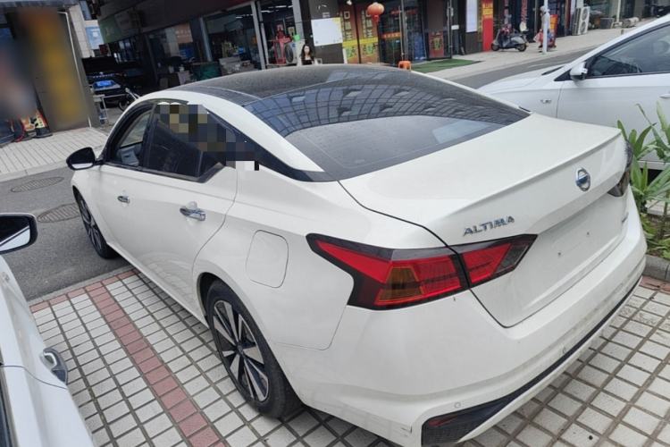 Nissan Altima 2021 — 4