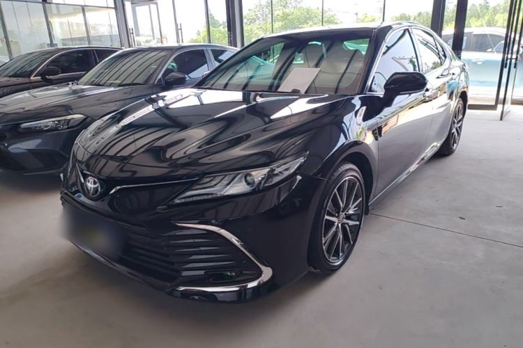 Toyota Camry 2021 — фото 1
