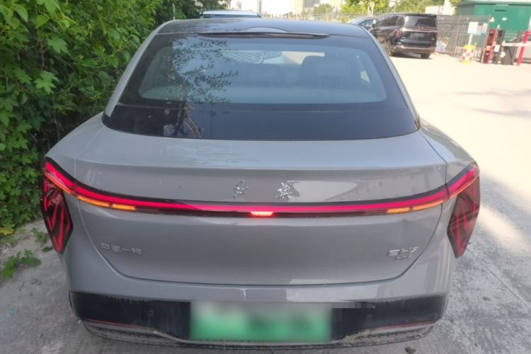 Hongqi EH7 2024 — 5
