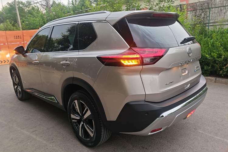 Nissan Rogue 2023 — 4