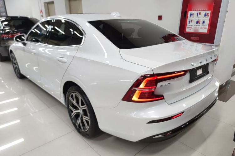 Volvo S60 2025 — 4