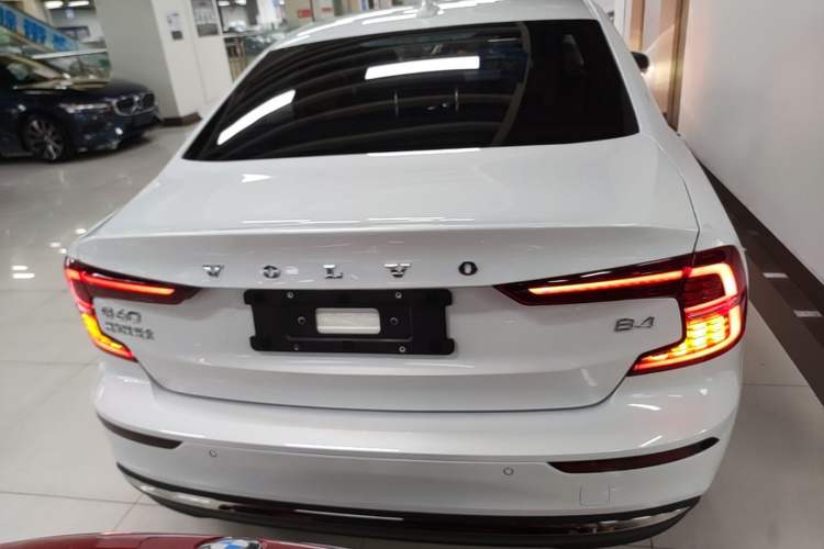 Volvo S60 2025 — 5