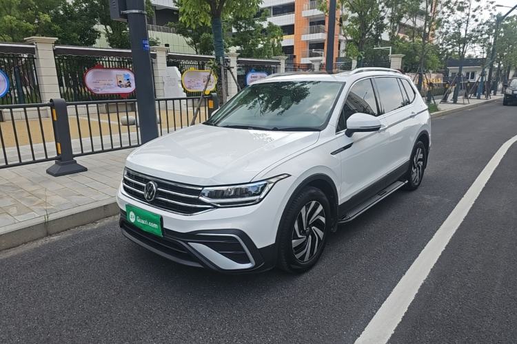 Volkswagen Tiguan L 2022 — фото 1