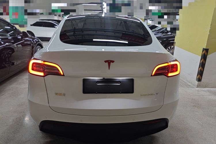 Tesla Model Y 2022 — 5