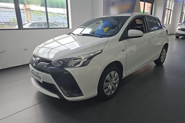 Toyota Yaris 2022 — фото 1