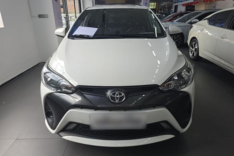 Toyota Yaris 2022 — фото 2