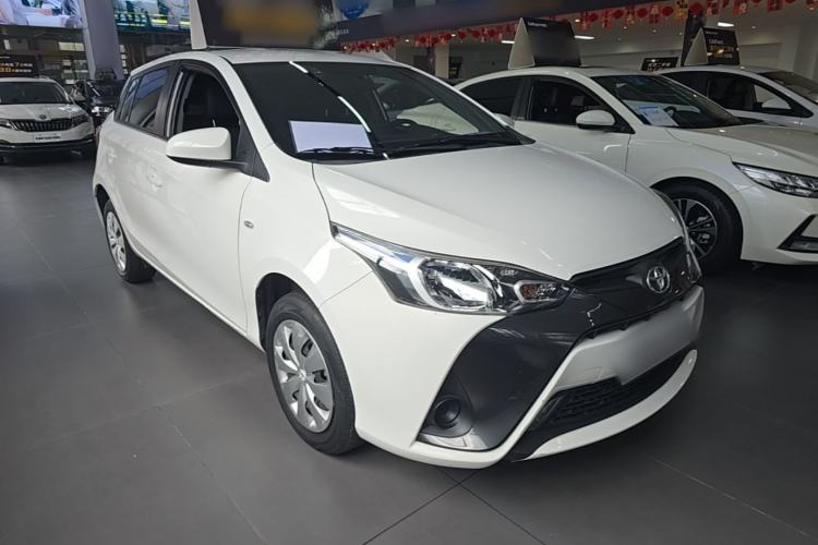 Toyota Yaris 2022 — фото 3