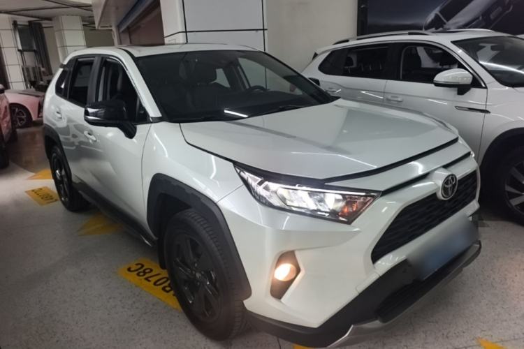 Toyota RAV4 2022 — 3