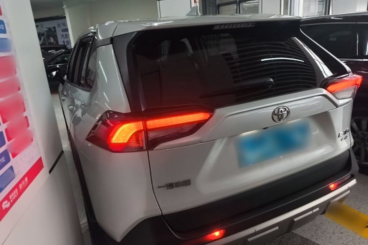 Toyota RAV4 2022 — 4