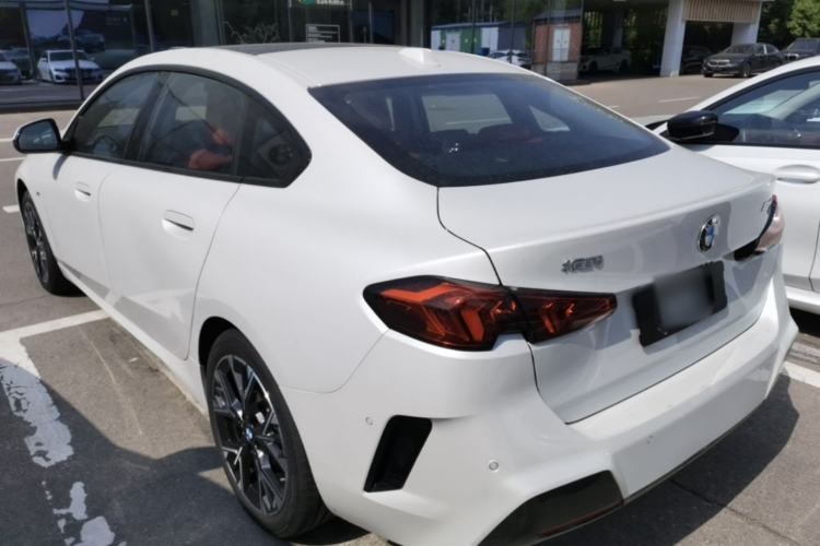 BMW 225L 2025 — 4