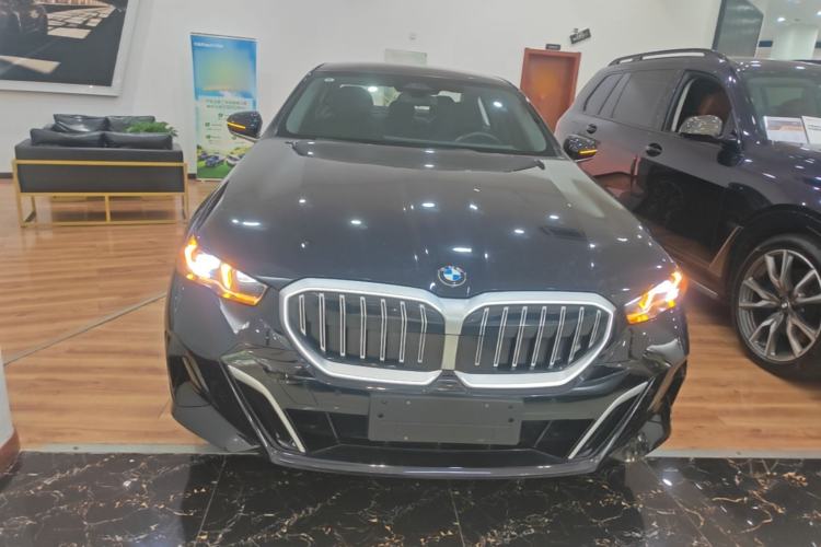 BMW 525Li 2025 — 2