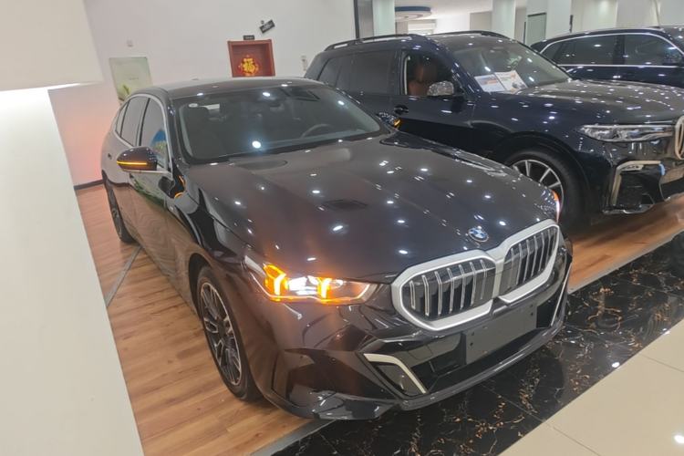 BMW 525Li 2025 — 3