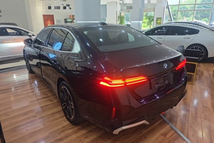 BMW 525Li 2025 — 4
