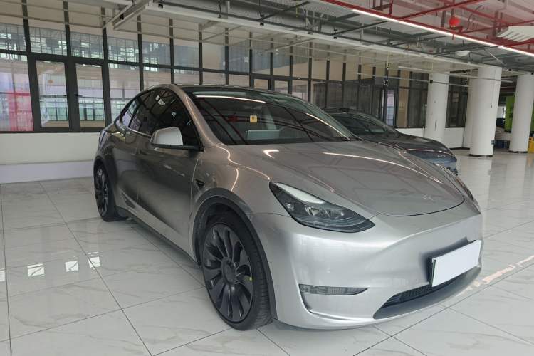 Tesla Model Y 2021 — 3