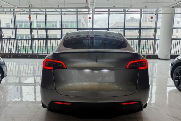 Tesla Model Y 2021 — 5