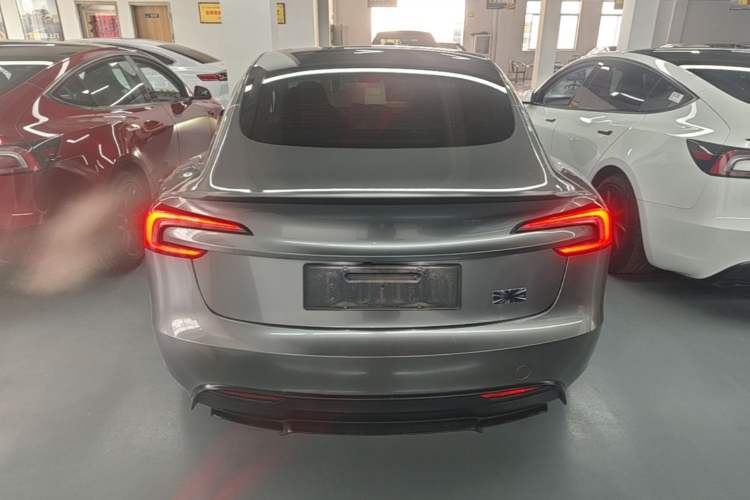 Tesla Model 3 2024 — 5