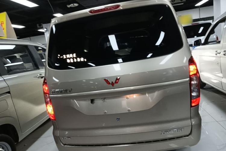 Wuling Hongguang V 2022 — 5