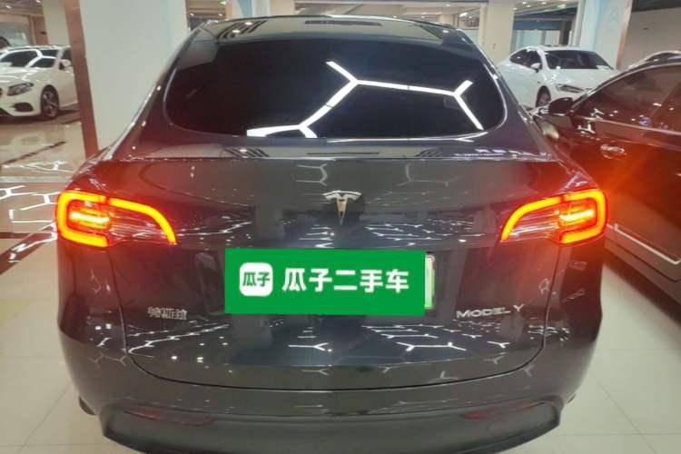 Tesla Model Y 2024 — 5