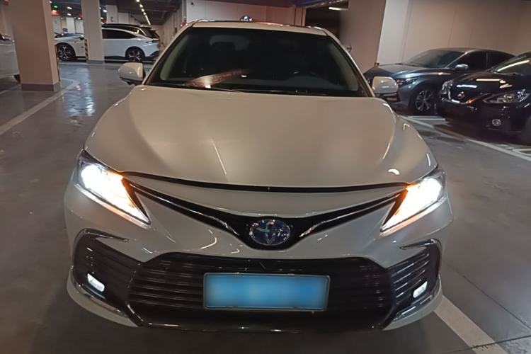 Toyota Camry 2021 — 2