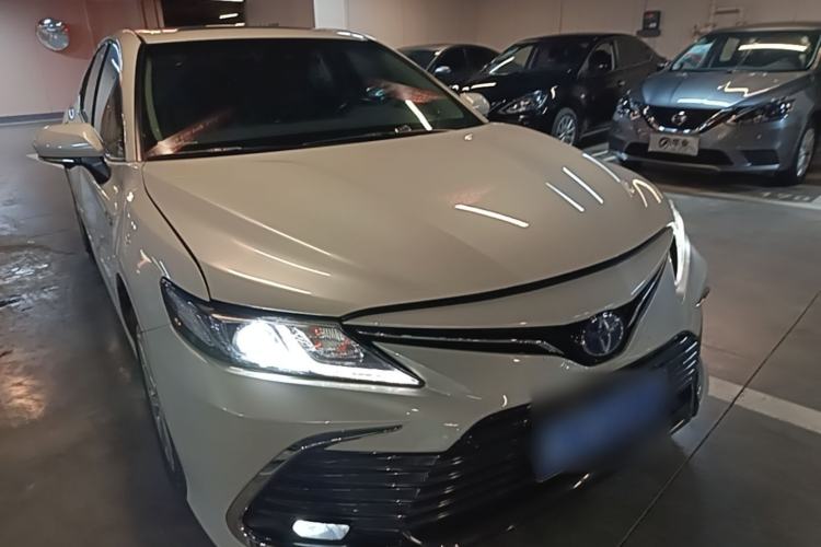 Toyota Camry 2021 — 3
