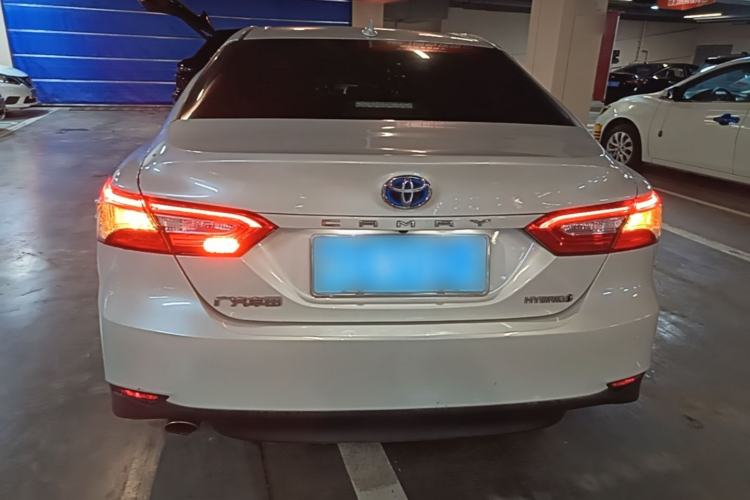 Toyota Camry 2021 — 5