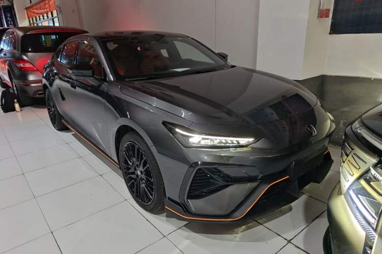 ChangAn UNI-V 2025 — 3