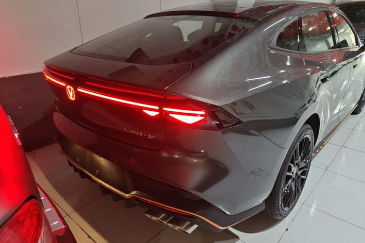 ChangAn UNI-V 2025 — 5