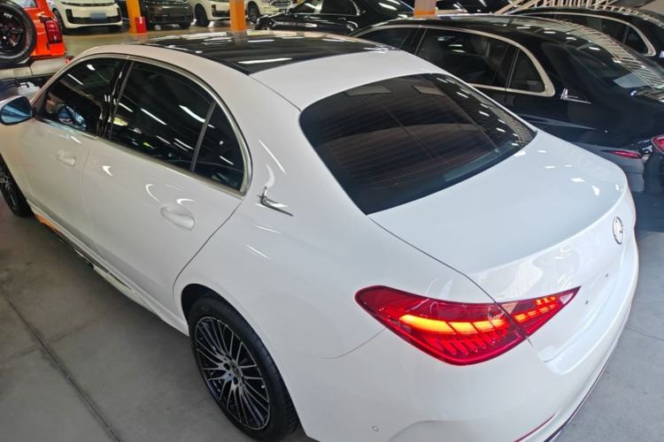 Mercedes-Benz C 260 L 2024 — фото 4