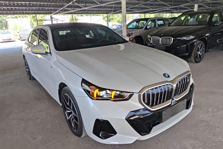 BMW i5 2025 — фото 3