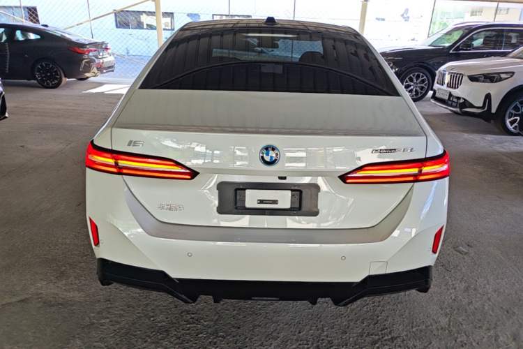 BMW i5 2025 — фото 5