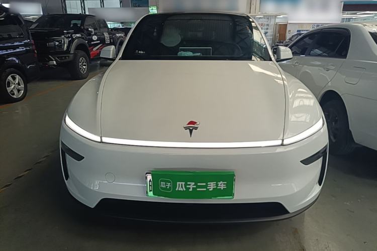 Tesla Model Y 2026 — 2