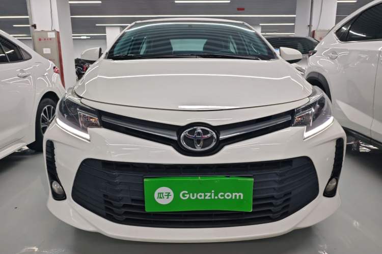 Toyota Yaris 2022 — фото 2