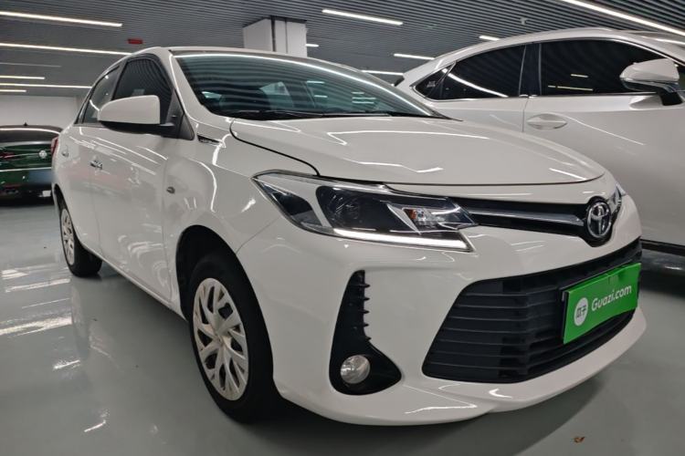 Toyota Yaris 2022 — фото 3