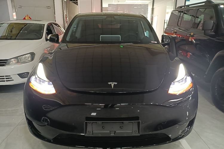 Tesla Model Y 2022 — 2