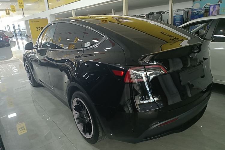 Tesla Model Y 2022 — 4