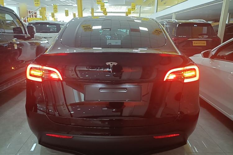 Tesla Model Y 2022 — 5