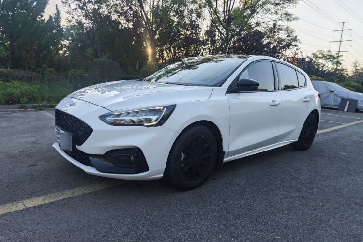 Ford Focus 2021 — 2
