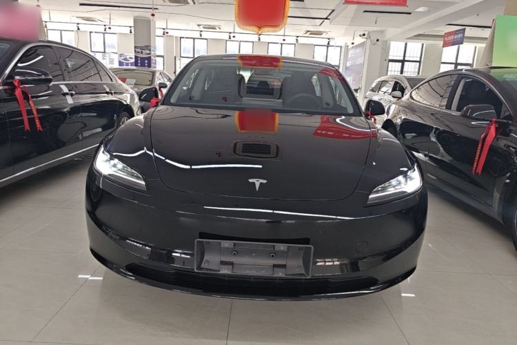 Tesla Model 3 2025 — 2