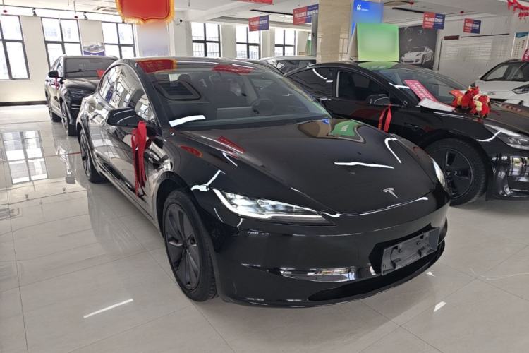 Tesla Model 3 2025 — 3