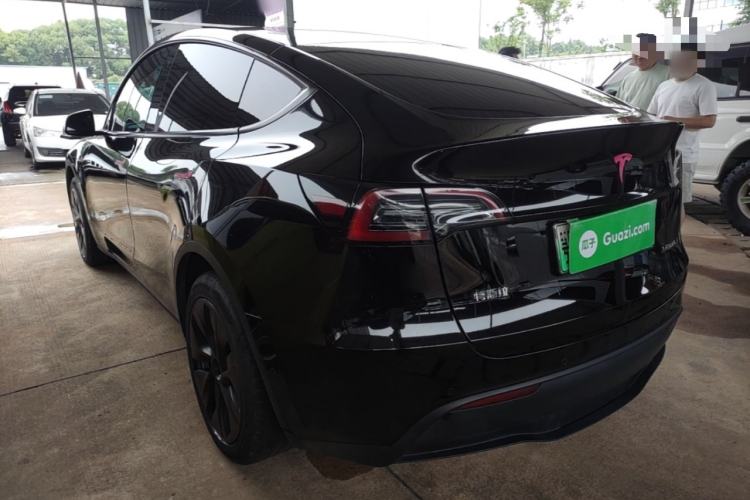 Tesla Model Y 2023 — 4