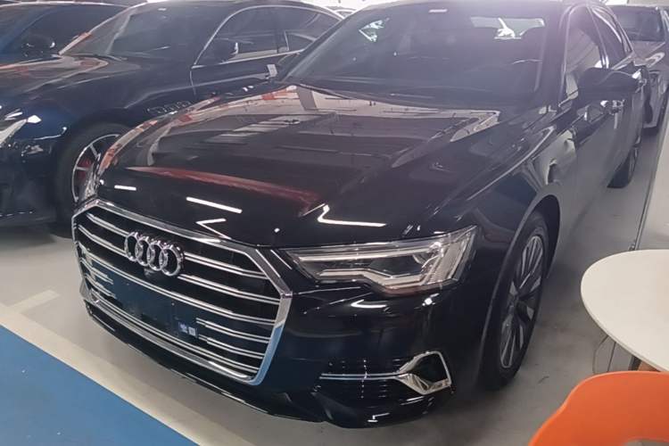 Audi A6L 2023 — фото 1