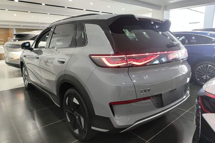 BYD Sealion 05 EV 2025 — 4