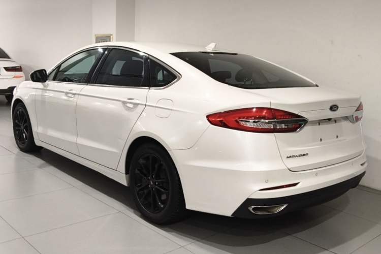Ford Mondeo 2020 — фото 4
