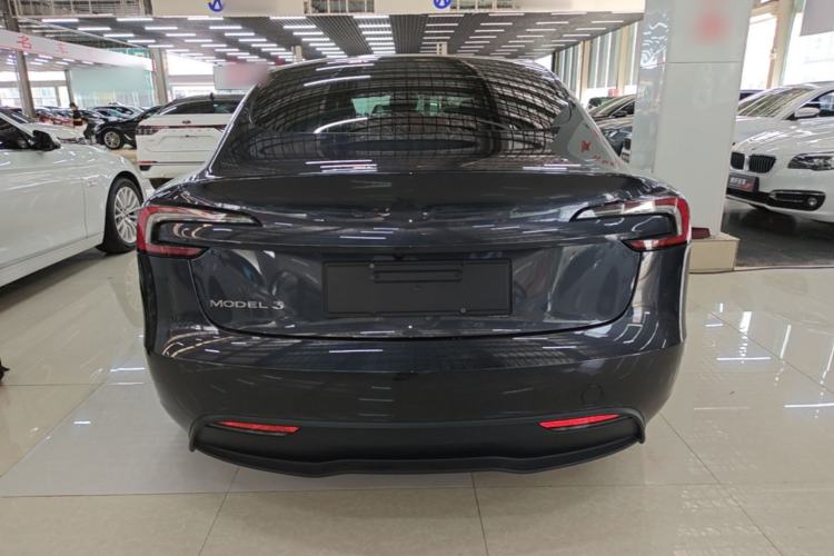 Tesla Model 3 2025 — 5