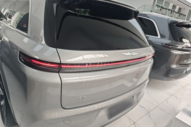 Li Auto L8 2023 — 5