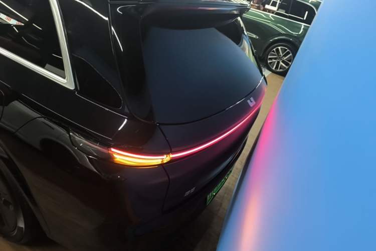 Li Auto L8 2024 — 5