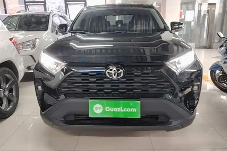 Toyota RAV4 2024 — 2