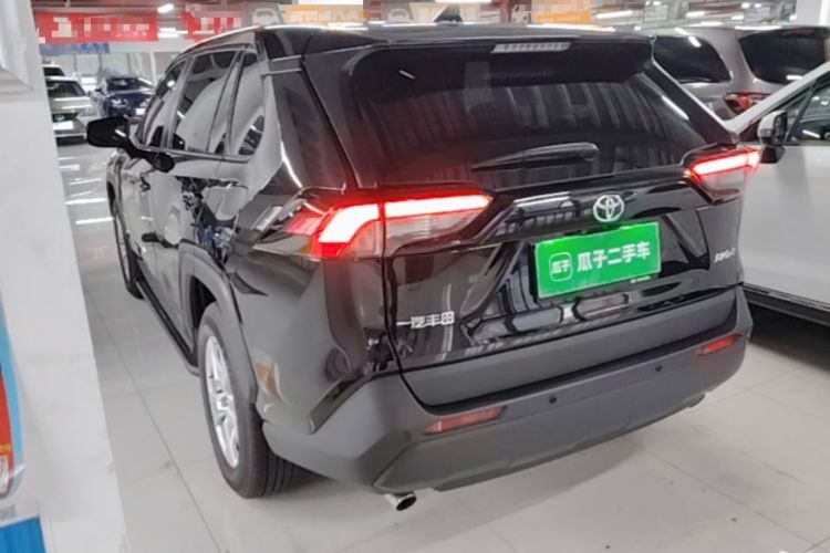 Toyota RAV4 2024 — 4