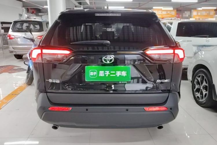 Toyota RAV4 2024 — 5