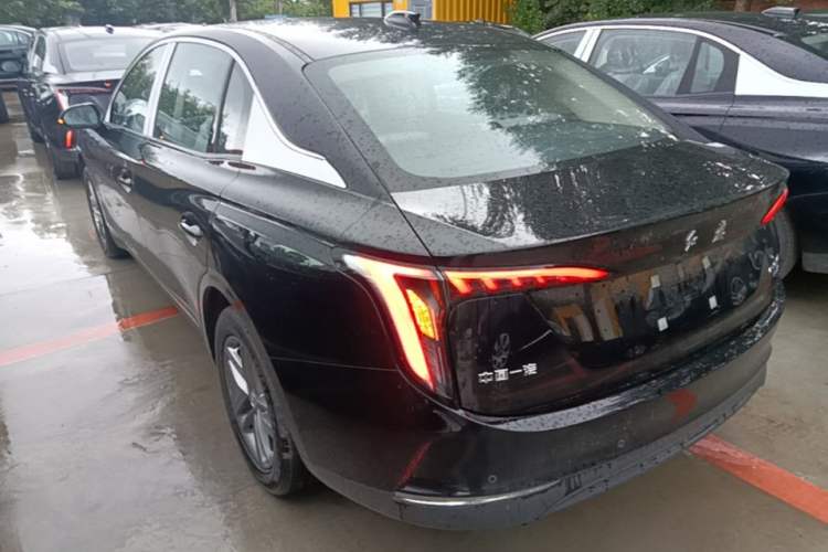 Hongqi E-QM5 2025 — 4